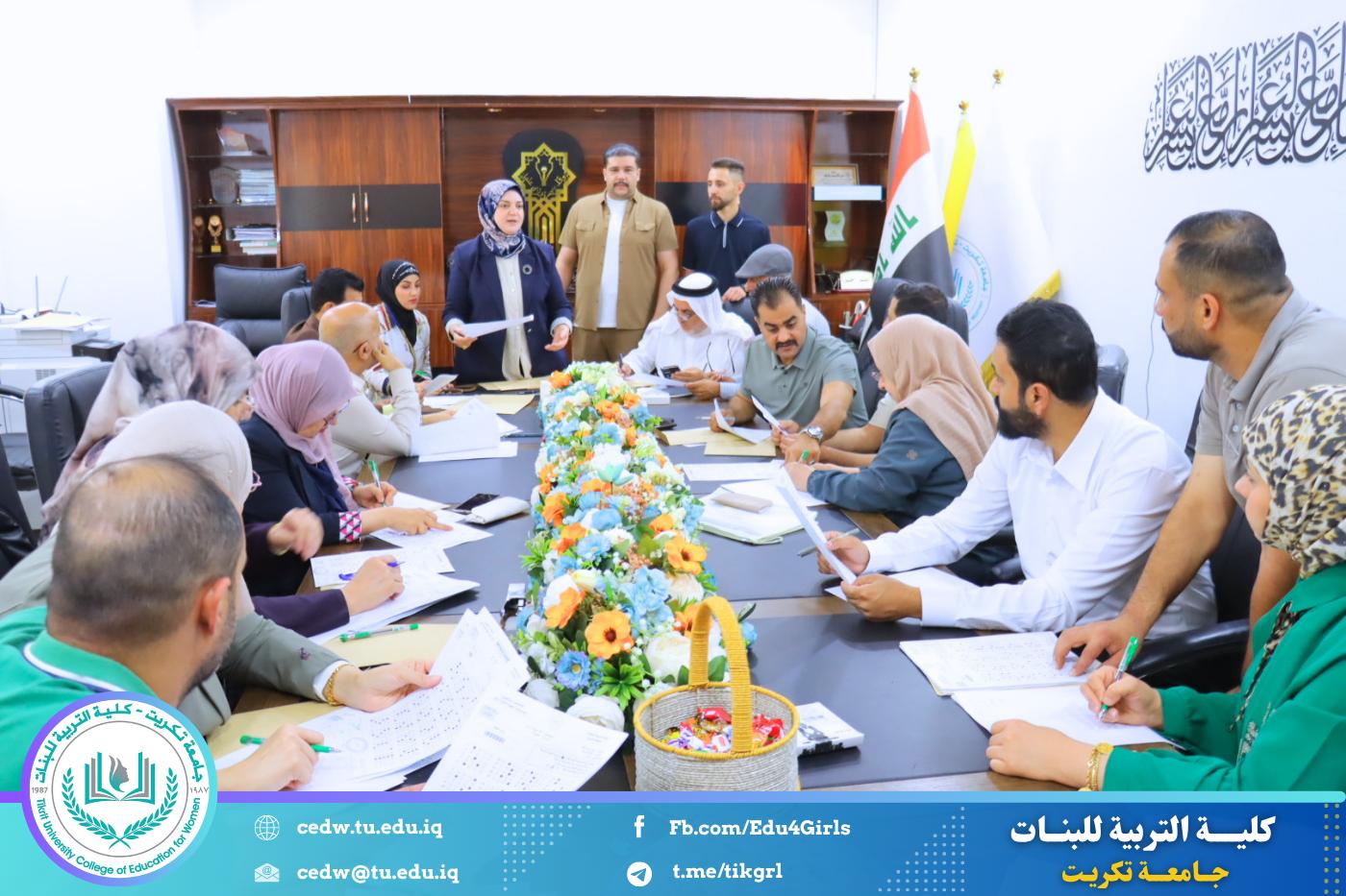لجنة تدقيق الامتحان التنافسي في كلية التربية للبنات تنجز أعمال مراجعة الدفاتر الامتحانية